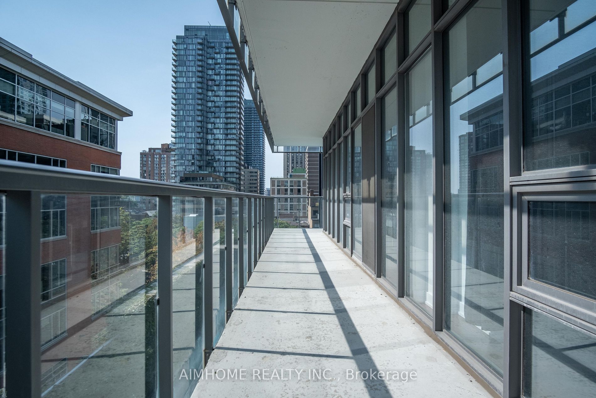 33 Charles St E, #605