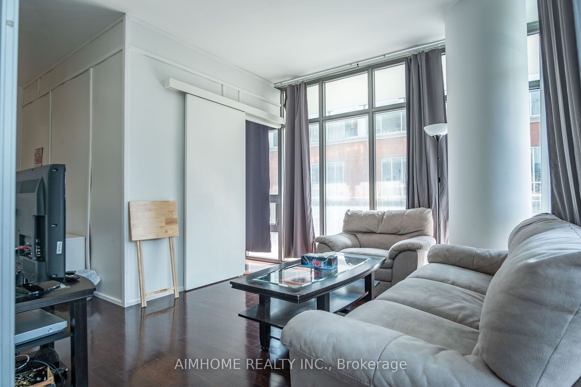 33 Charles St E, #605