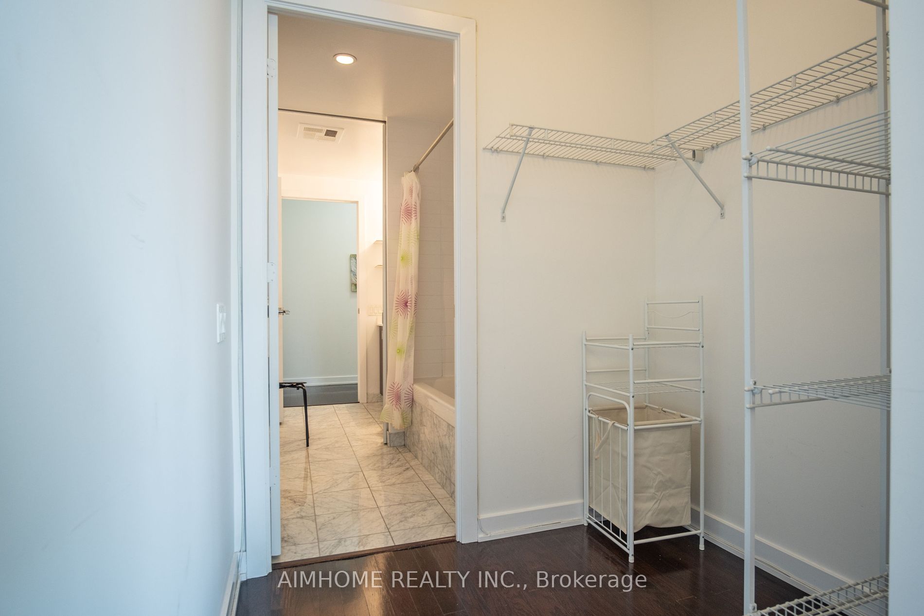 33 Charles St E, #605