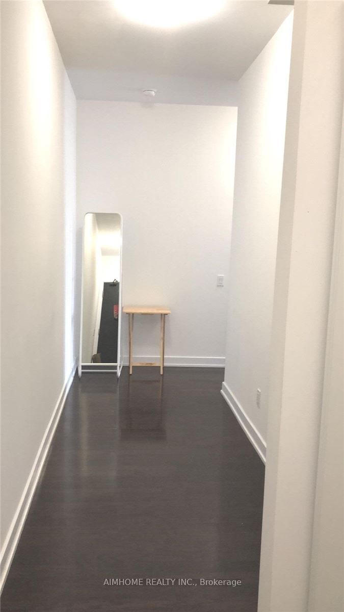 33 Charles St E, #605