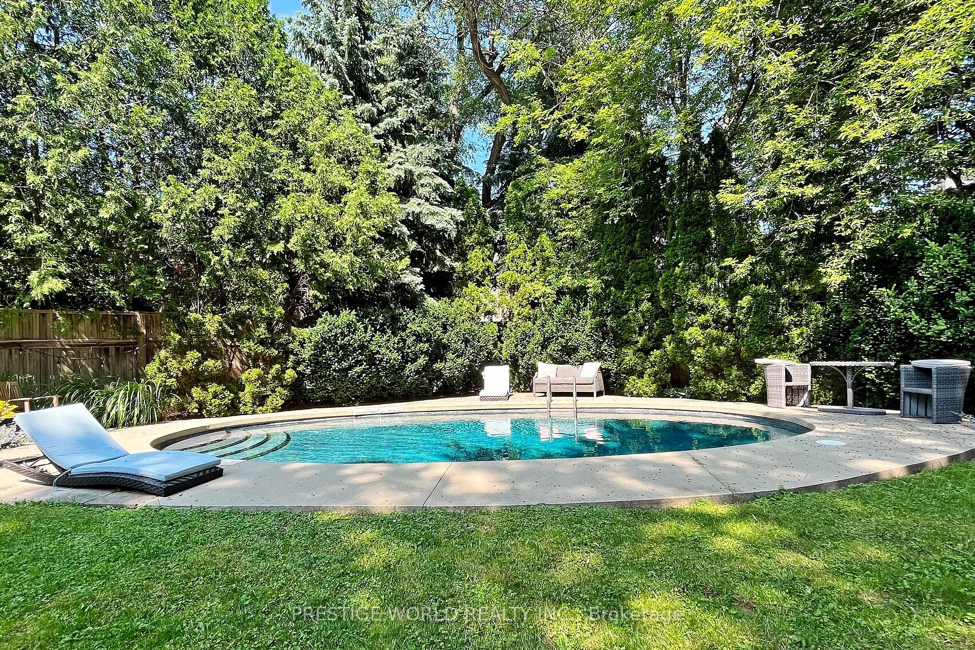 37 Rollscourt Drive