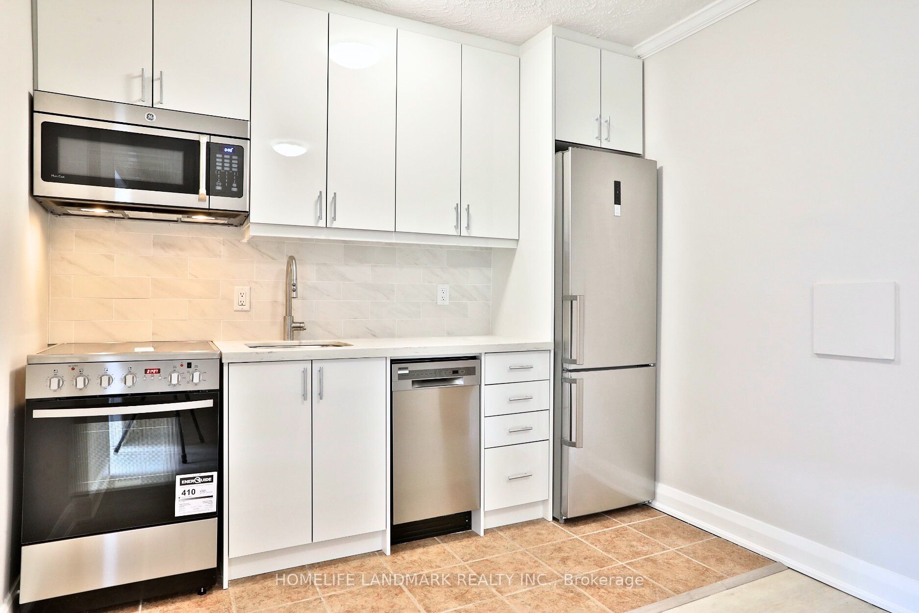 448 Spadina Rd, #102