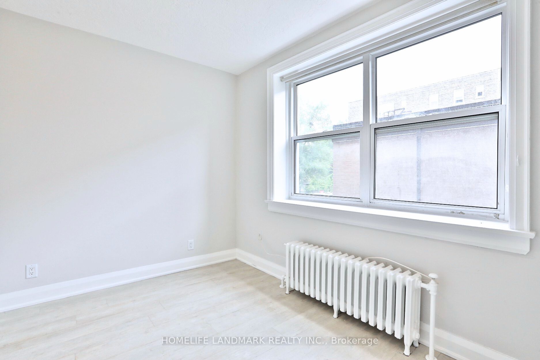 448 Spadina Rd, #102
