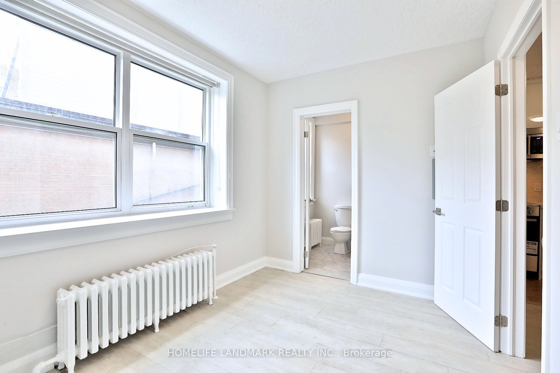 448 Spadina Rd, #102