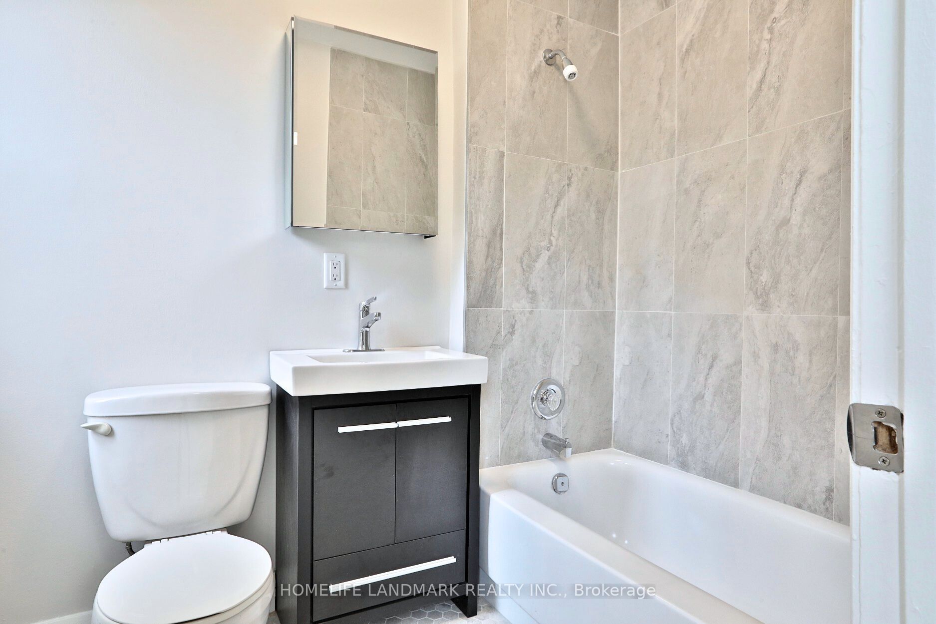 448 Spadina Rd, #102