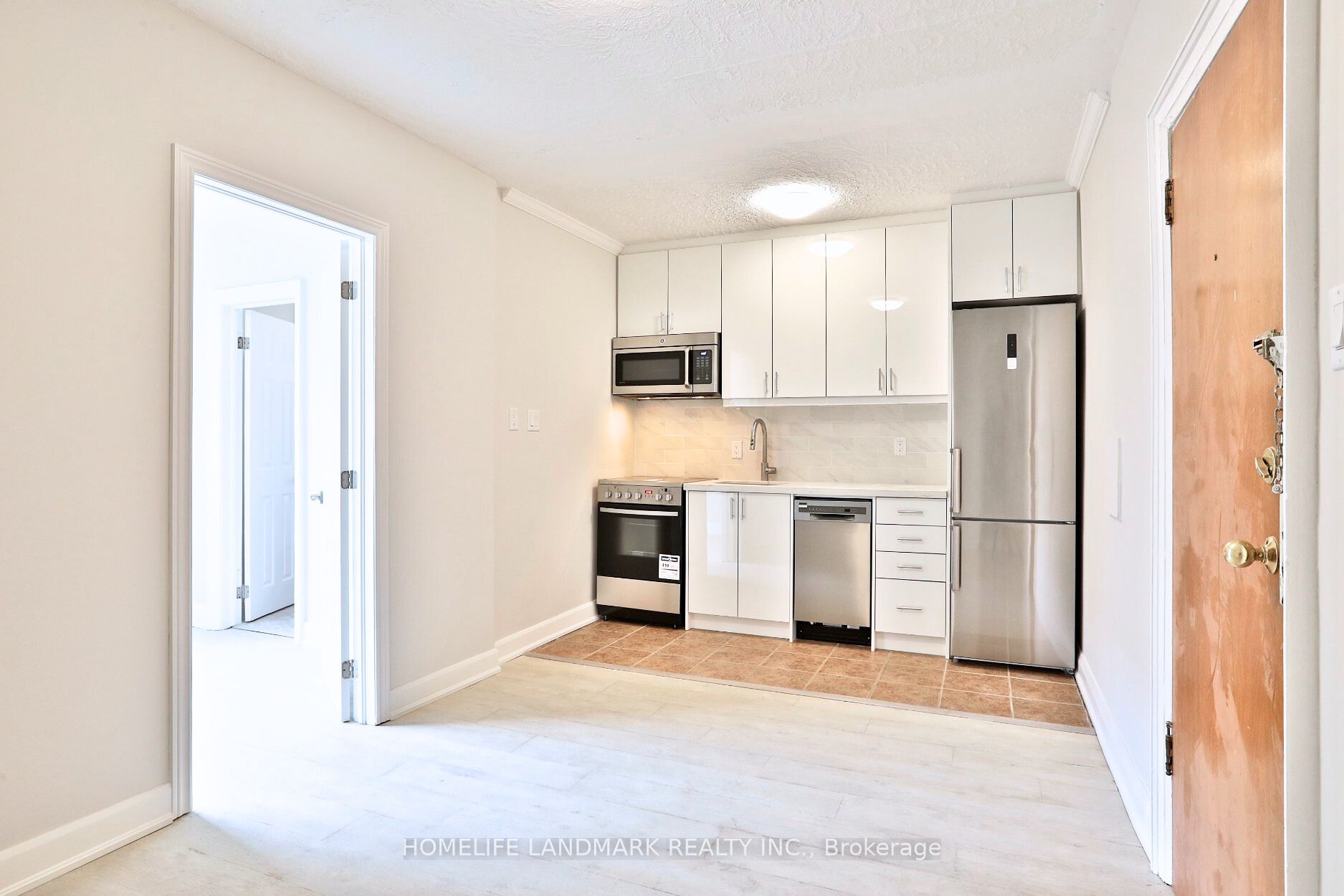 448 Spadina Rd, #102