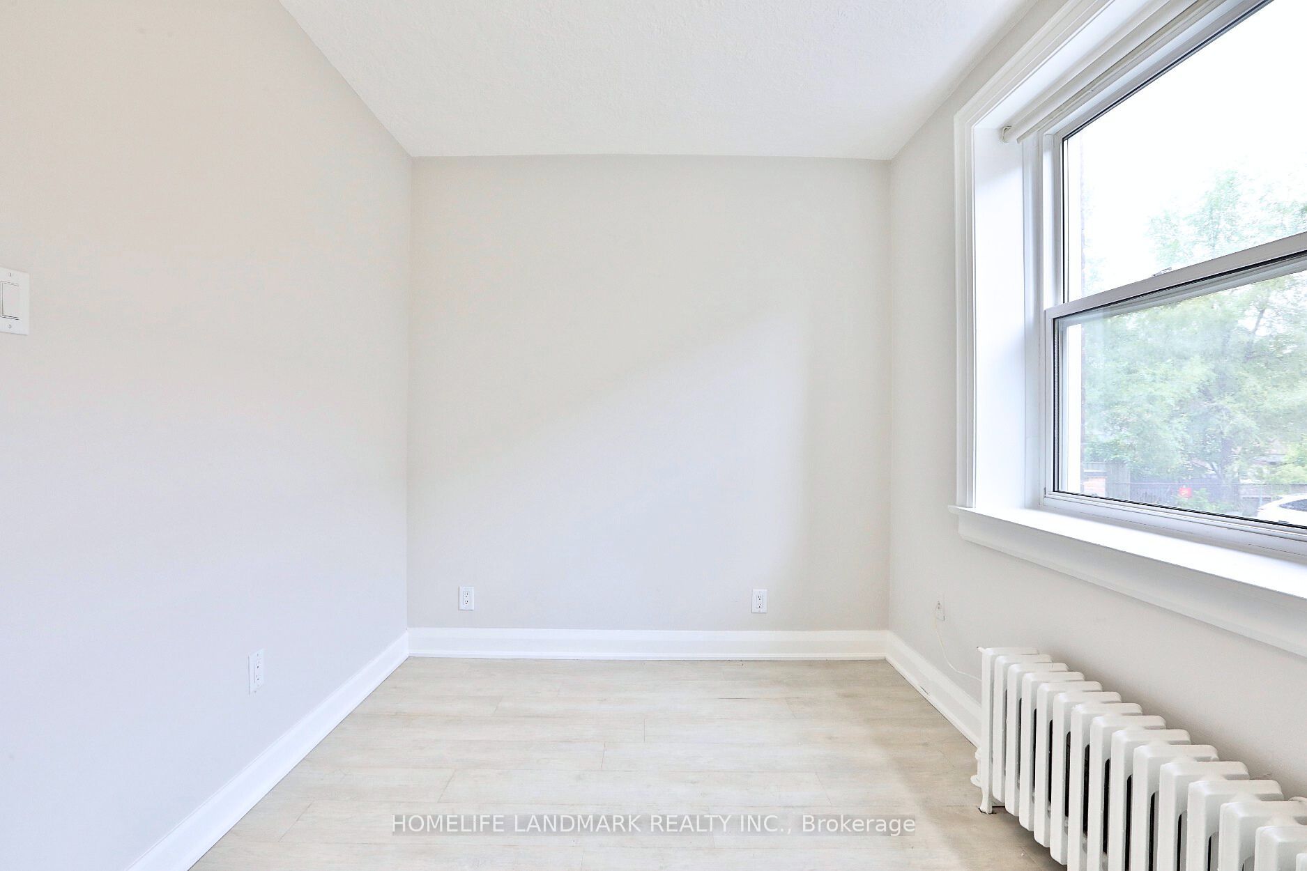 448 Spadina Rd, #102