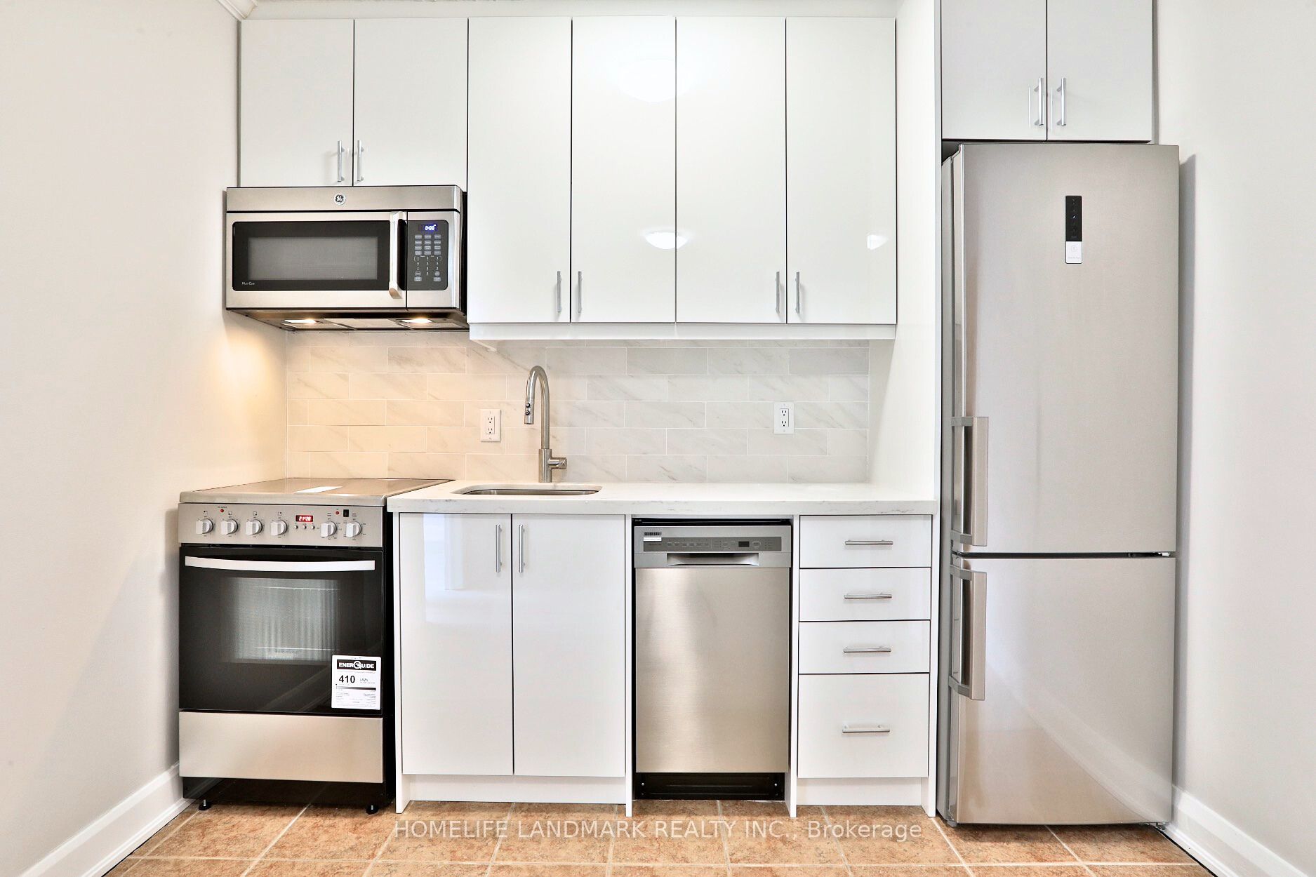 448 Spadina Rd, #102