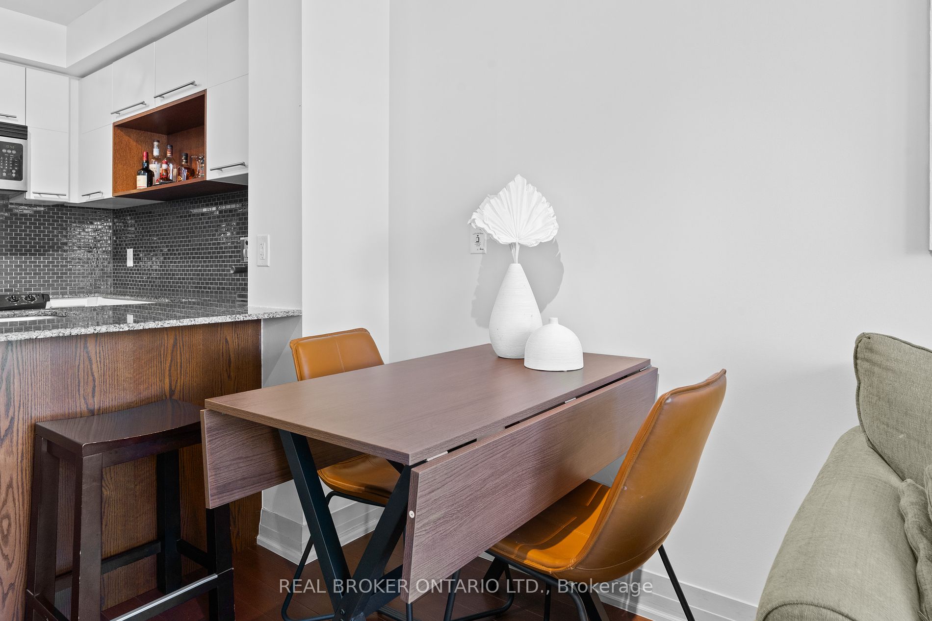 25 Carlton St, #2208