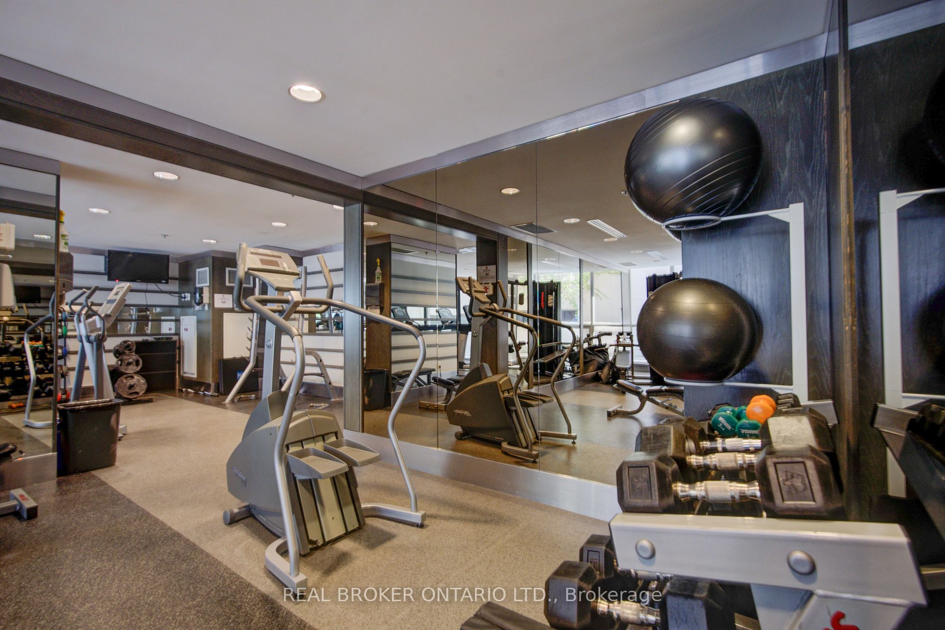 25 Carlton St, #2208