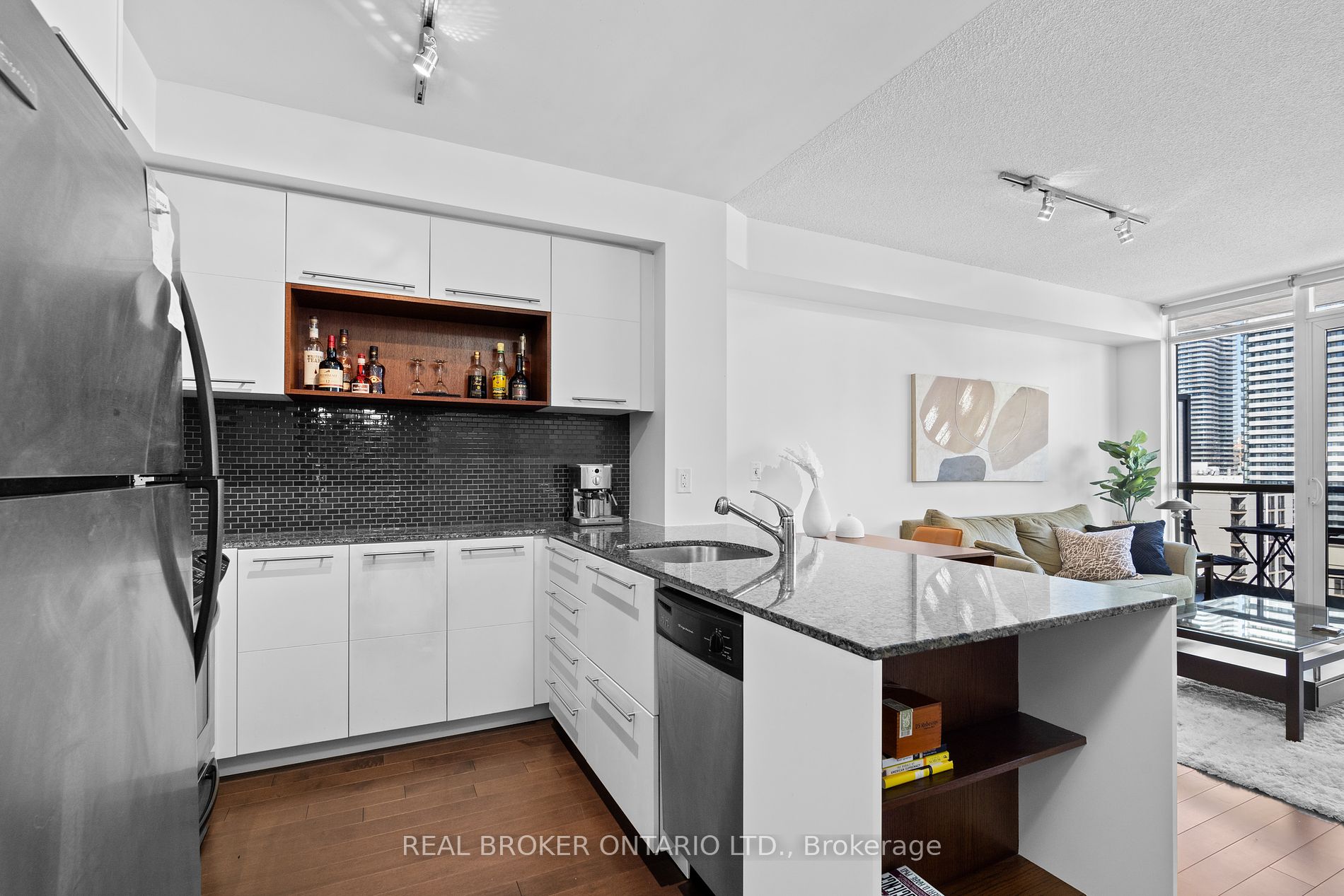 25 Carlton St, #2208
