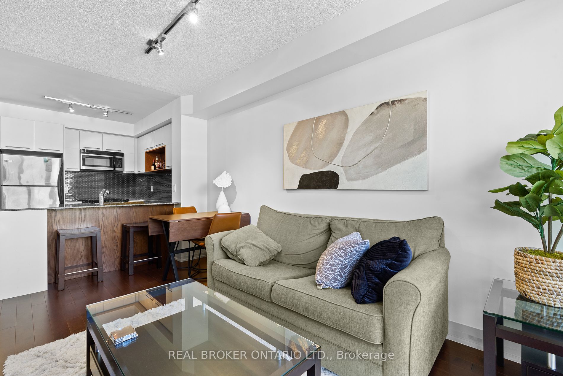 25 Carlton St, #2208