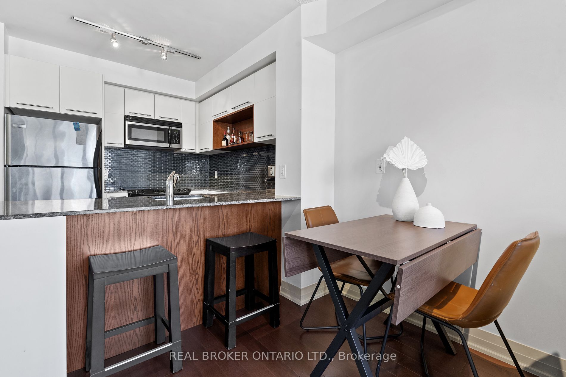 25 Carlton St, #2208