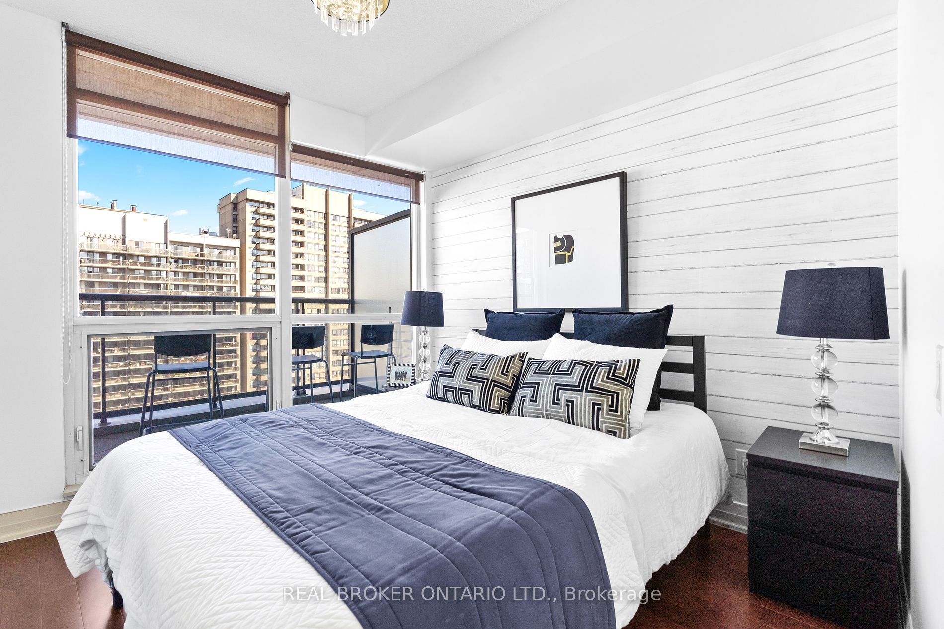 25 Carlton St, #2208