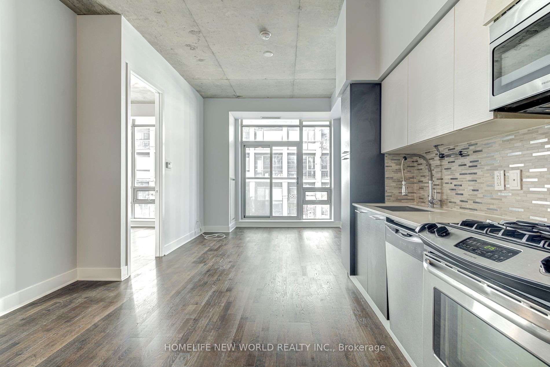 399 Adelaide St W, #215