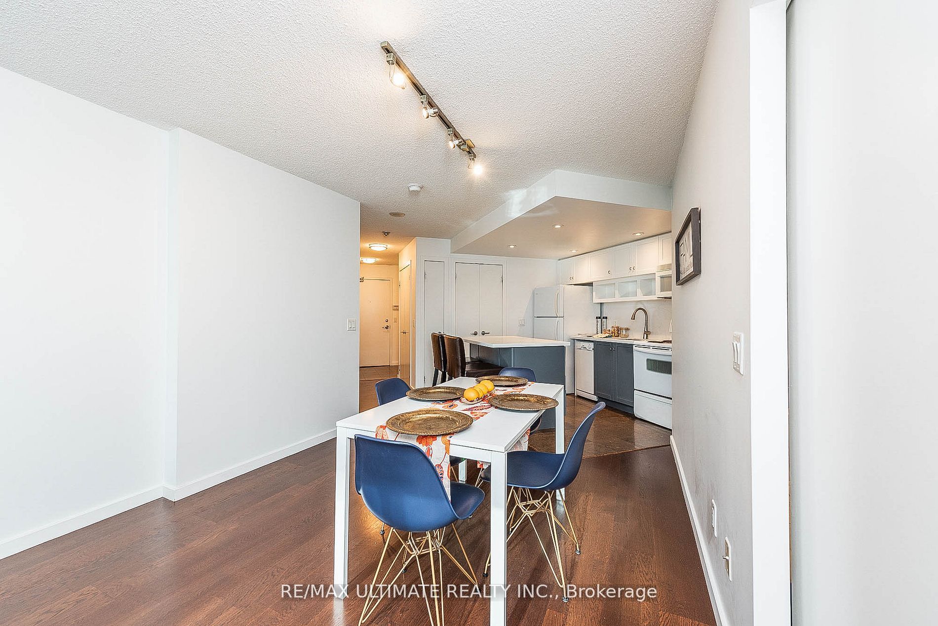 8 York St, #603