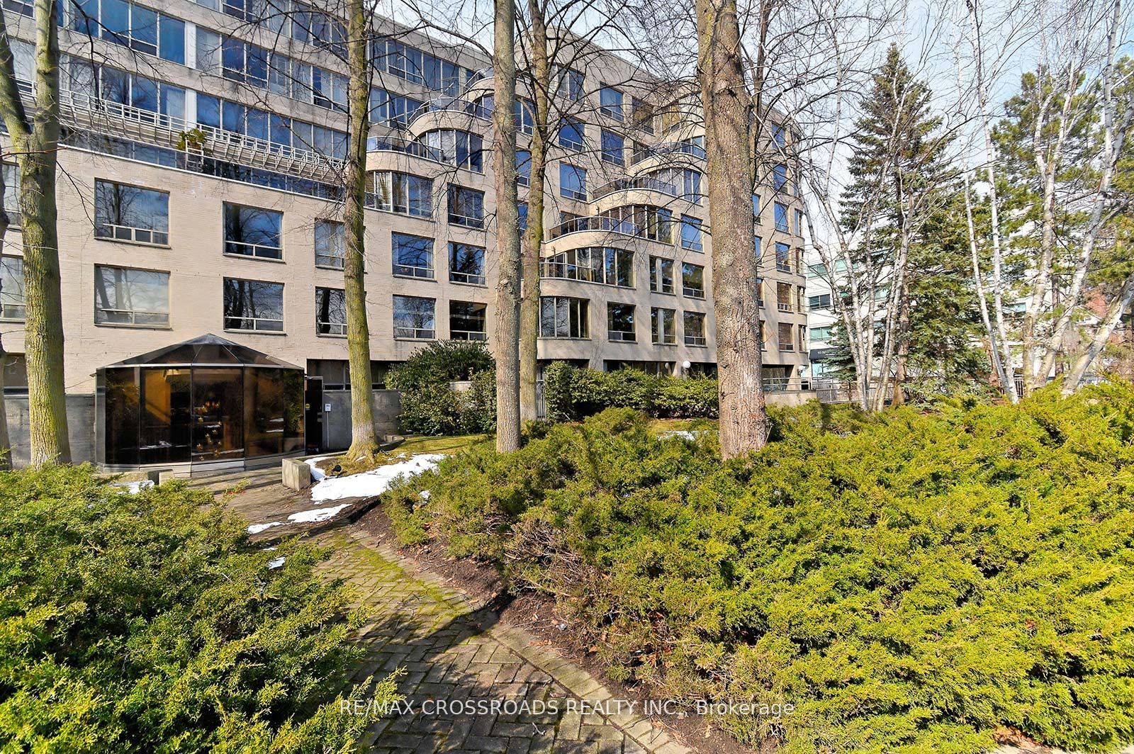 1177 Yonge St, #403