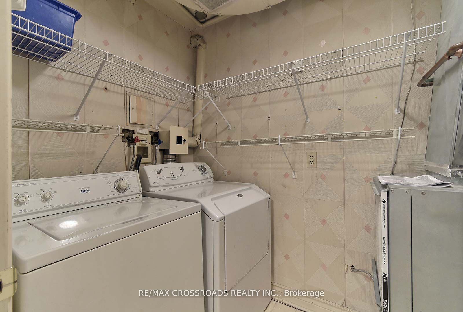 1177 Yonge St, #403