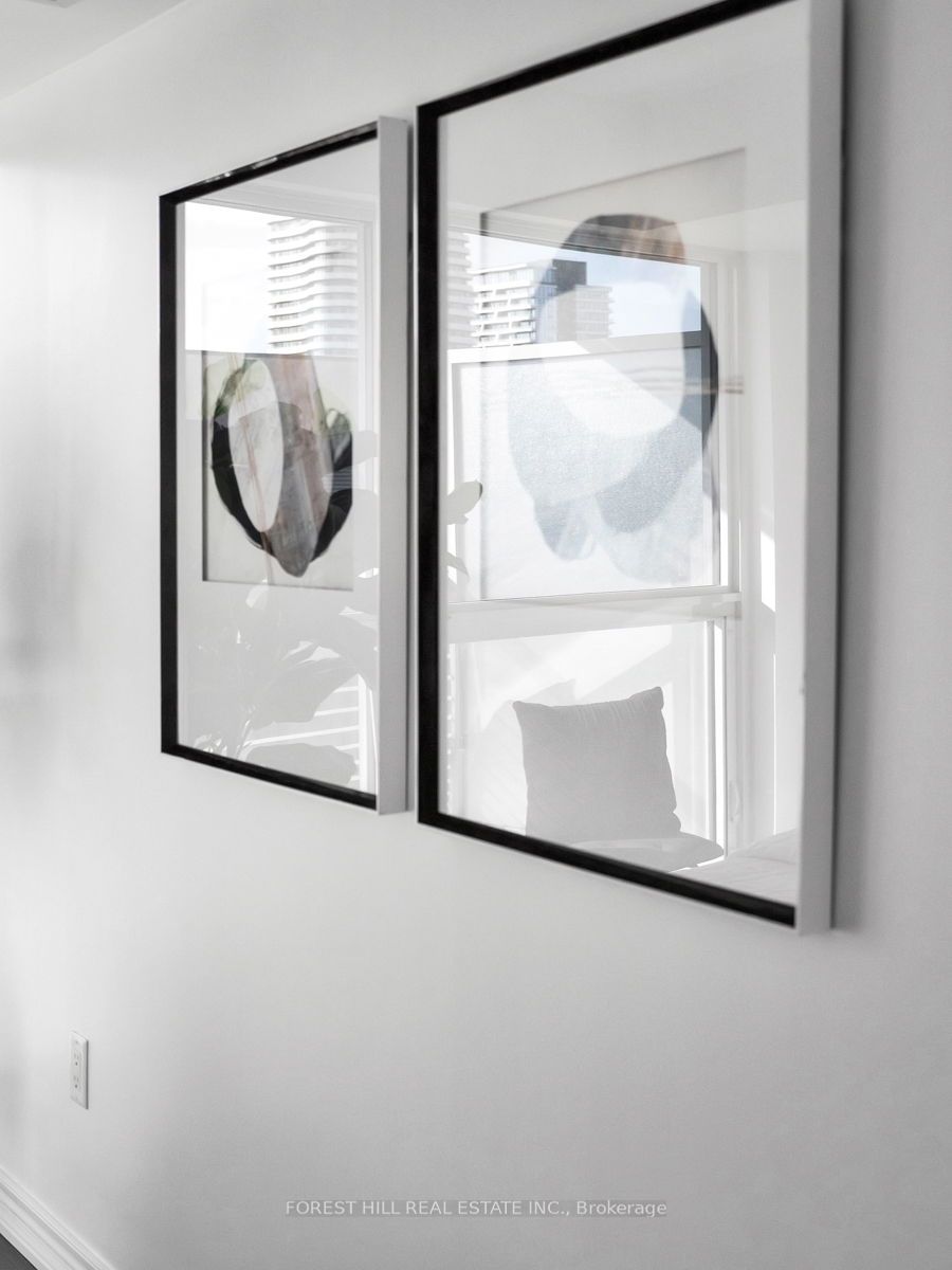 386 Yonge St, #2105