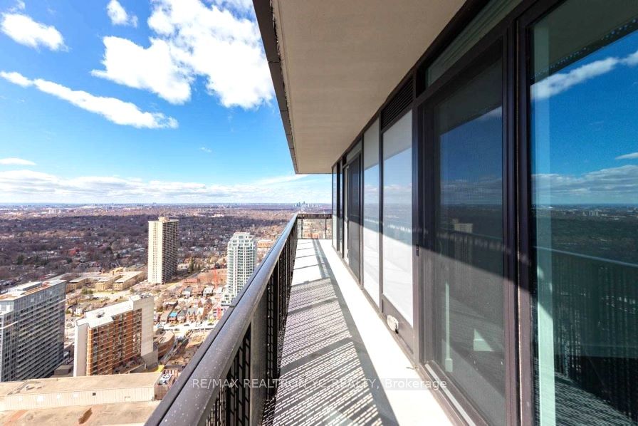 8 Eglinton Ave E, #3702
