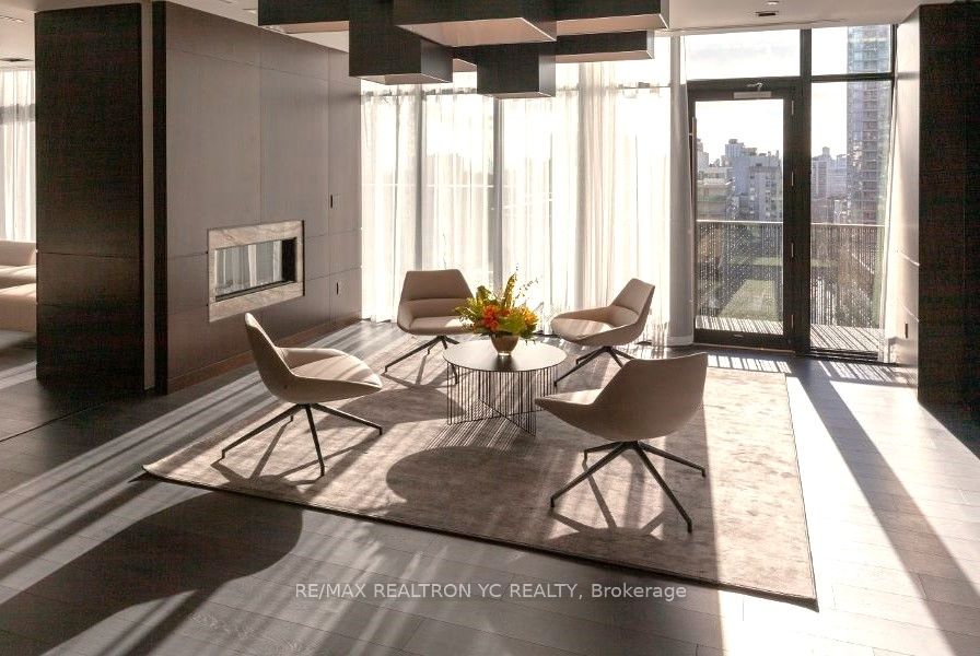 8 Eglinton Ave E, #3702