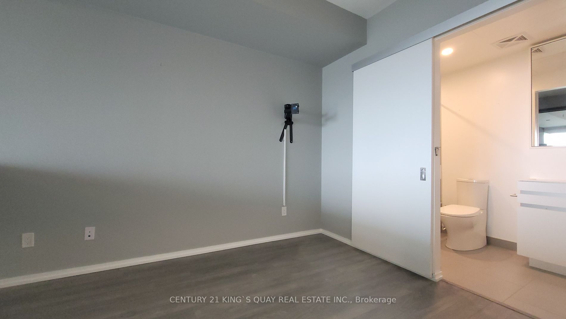 197 Yonge St, #2511