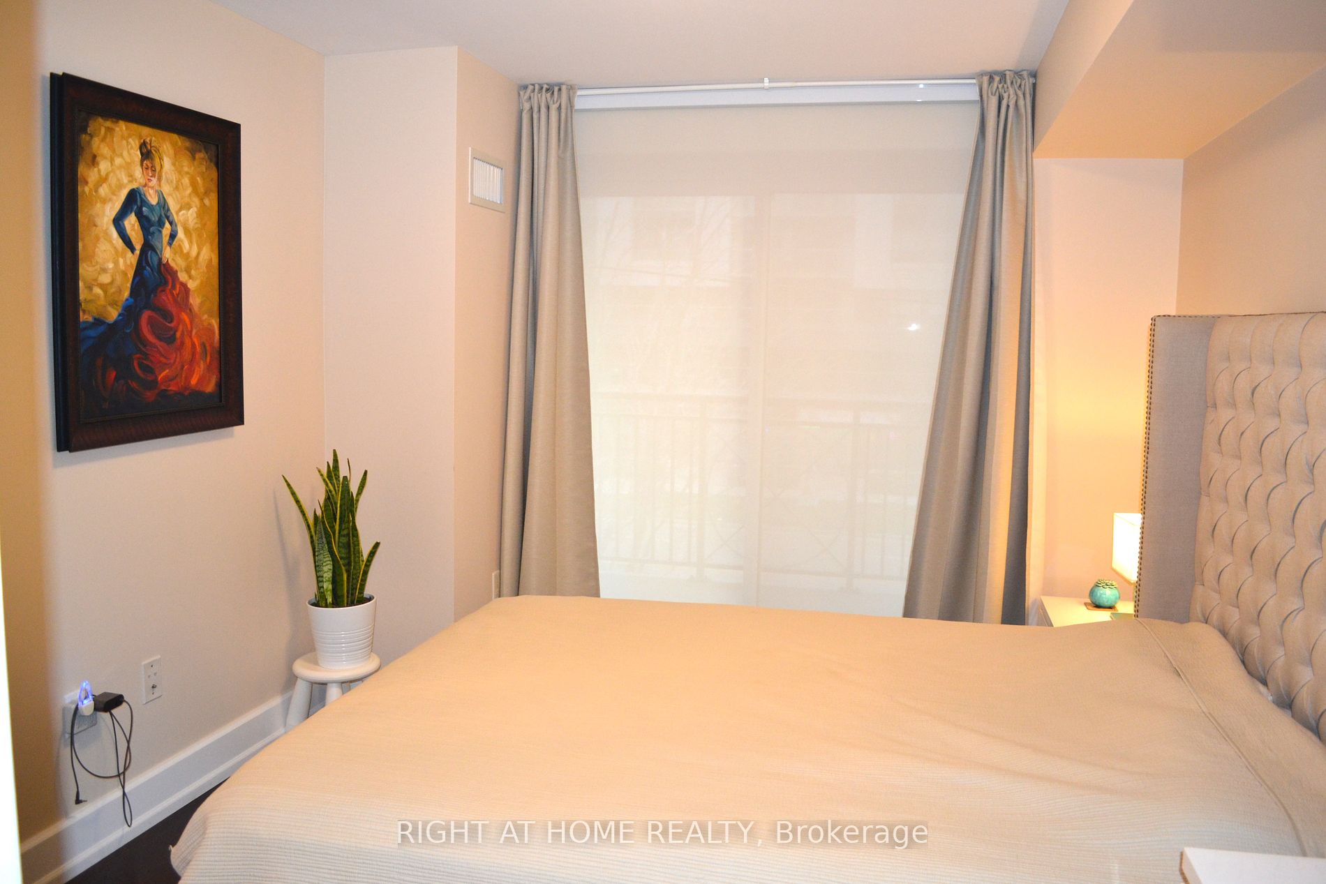 650 Sheppard Avenue E, #221