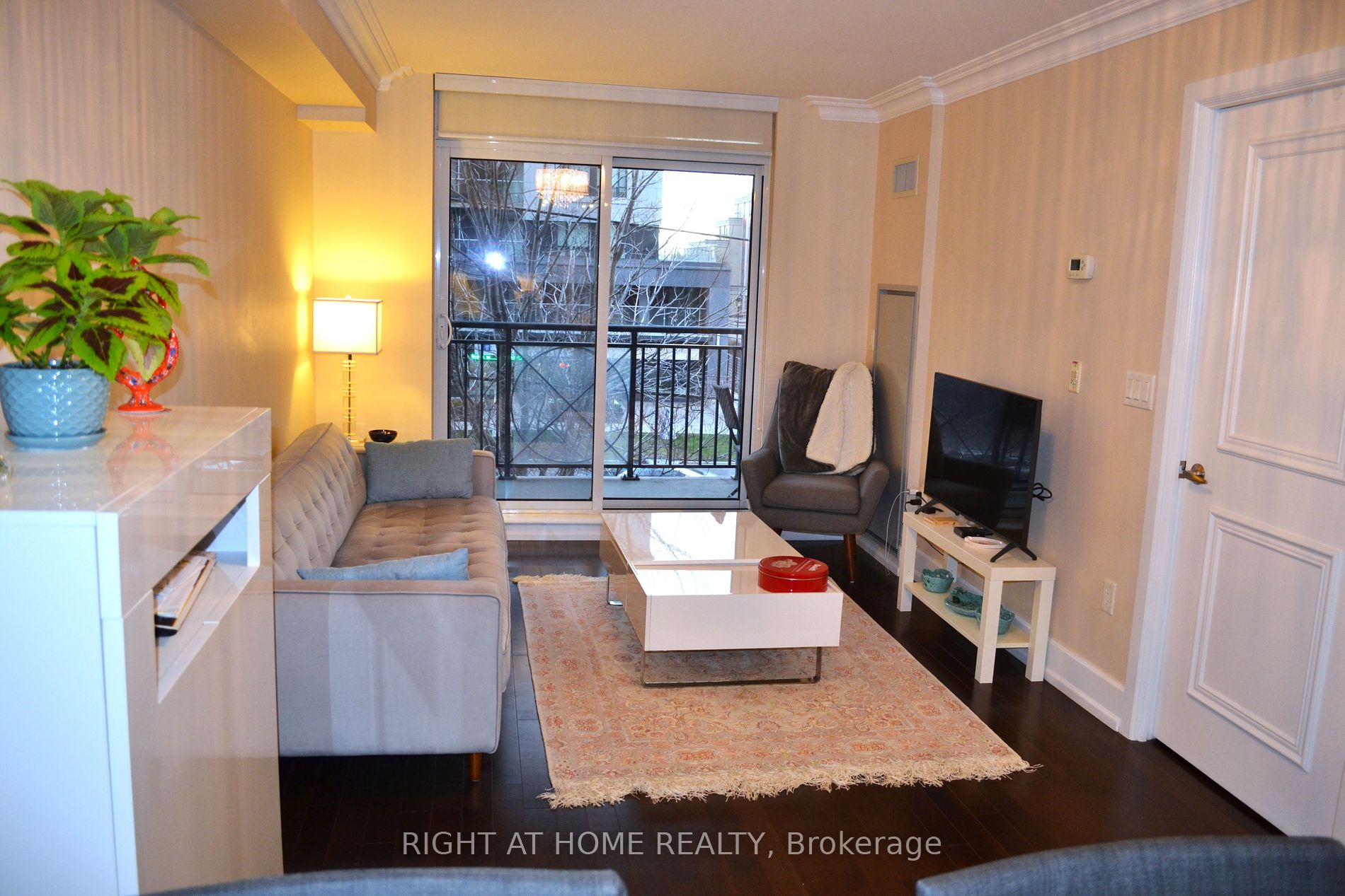 650 Sheppard Avenue E, #221