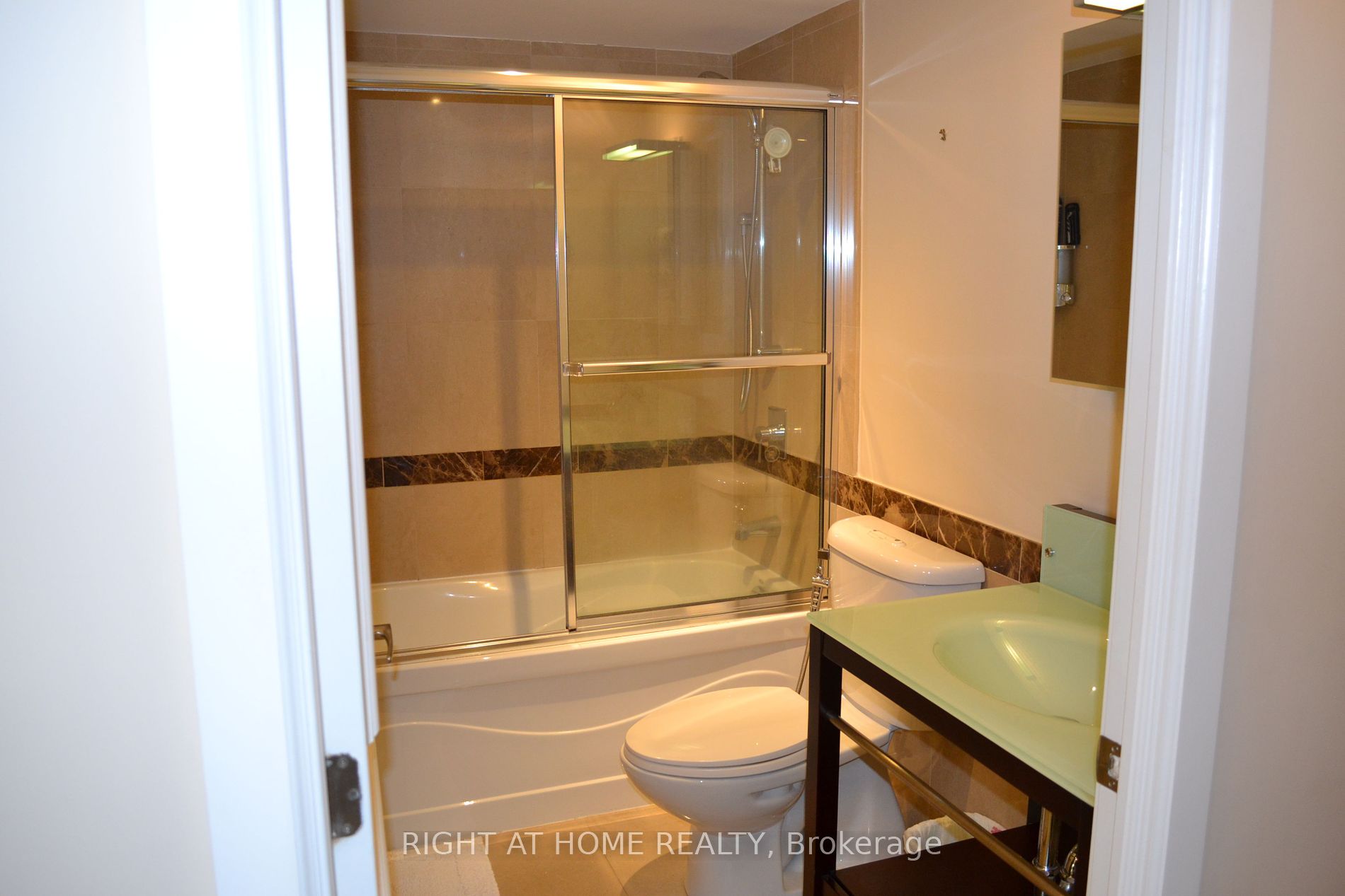 650 Sheppard Avenue E, #221