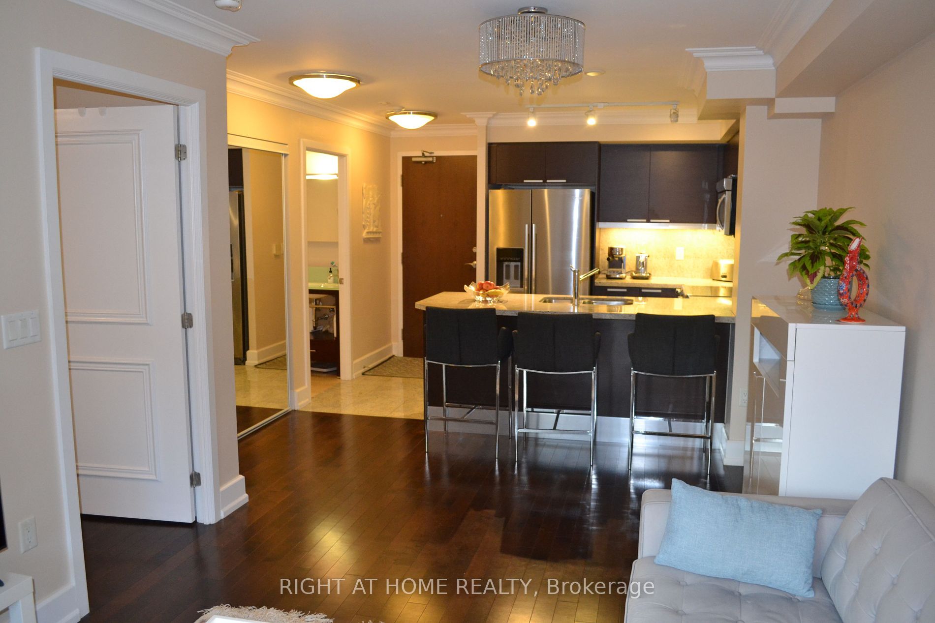 650 Sheppard Avenue E, #221