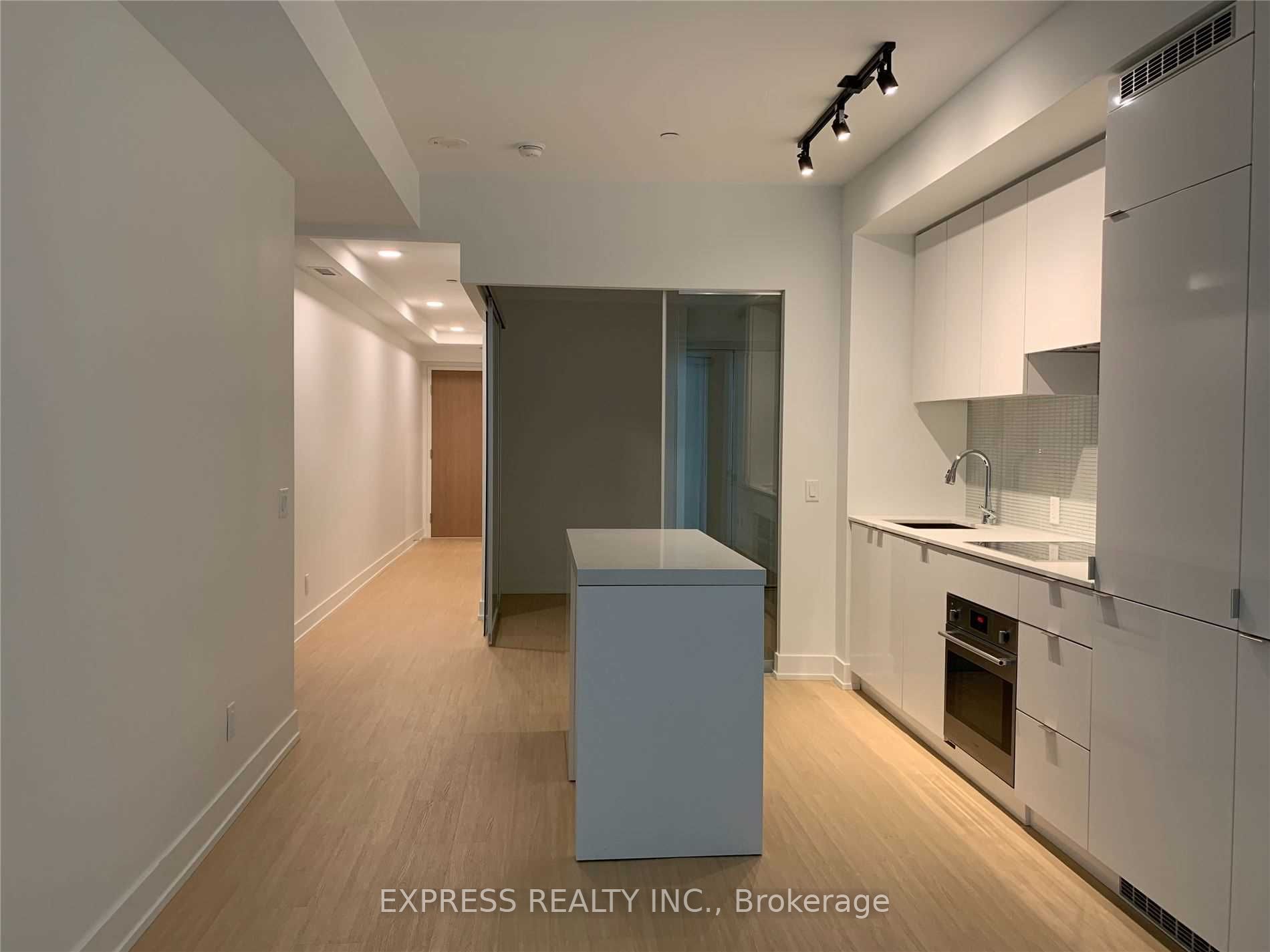 7 Grenville Street, #802