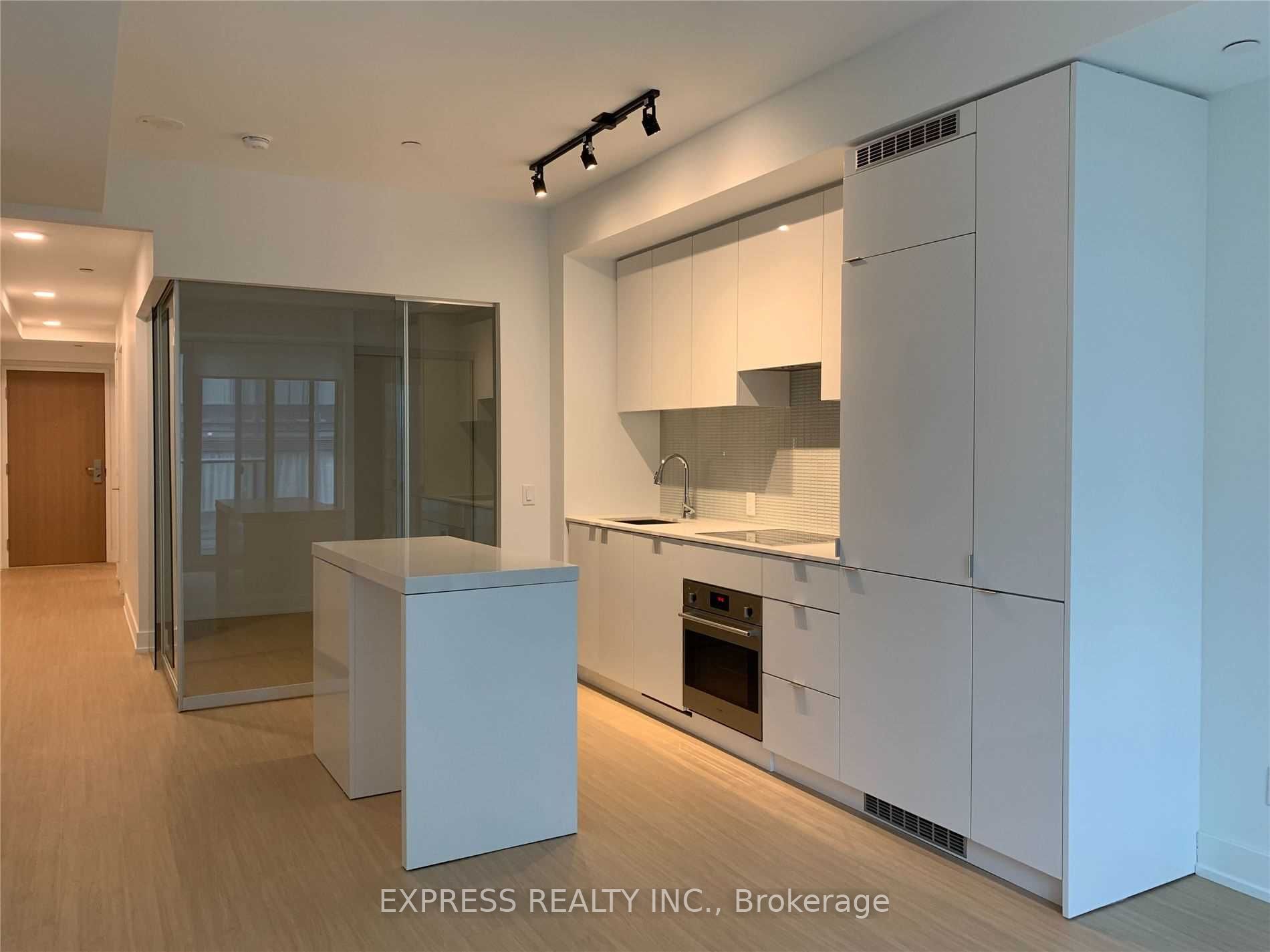 7 Grenville Street, #802