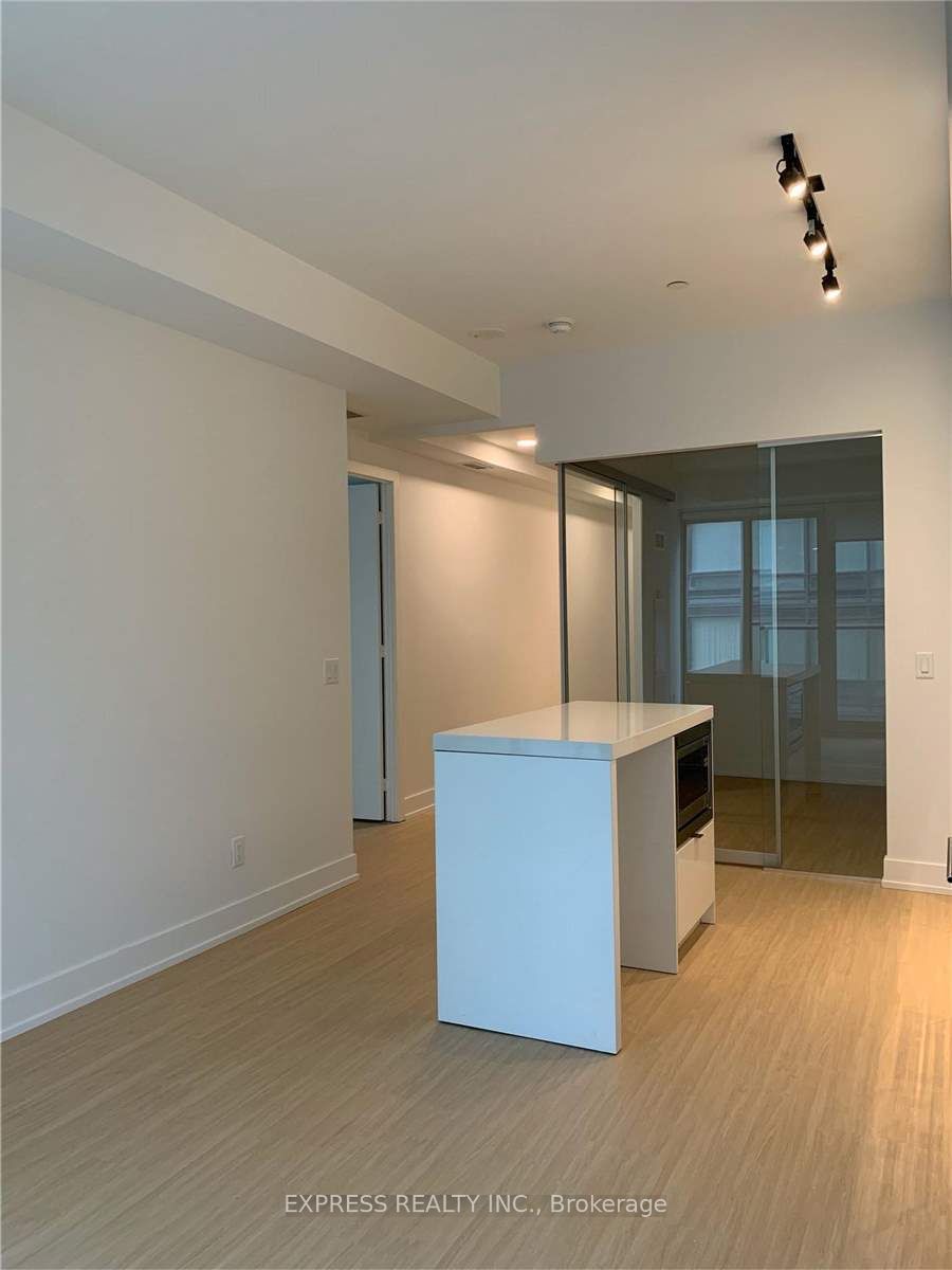 7 Grenville Street, #802