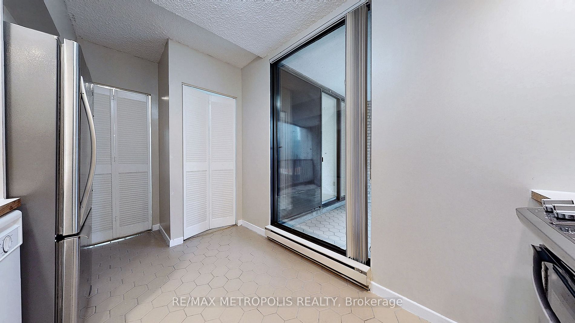 33 Harbour Square #1434