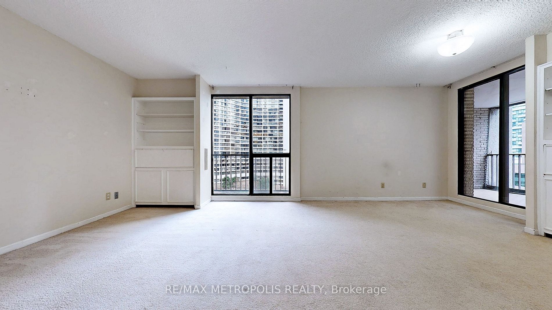 33 Harbour Square #1434