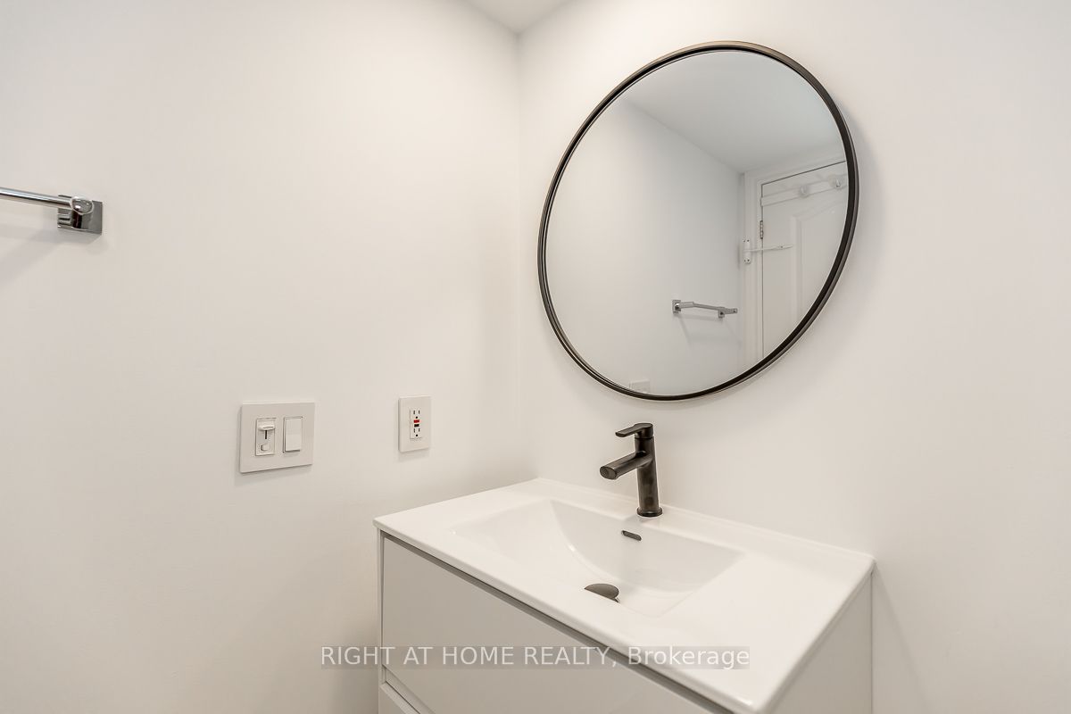 2 Alexandra Boulevard, #303