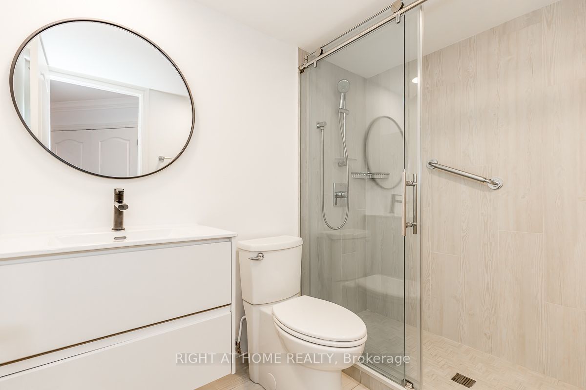 2 Alexandra Boulevard, #303
