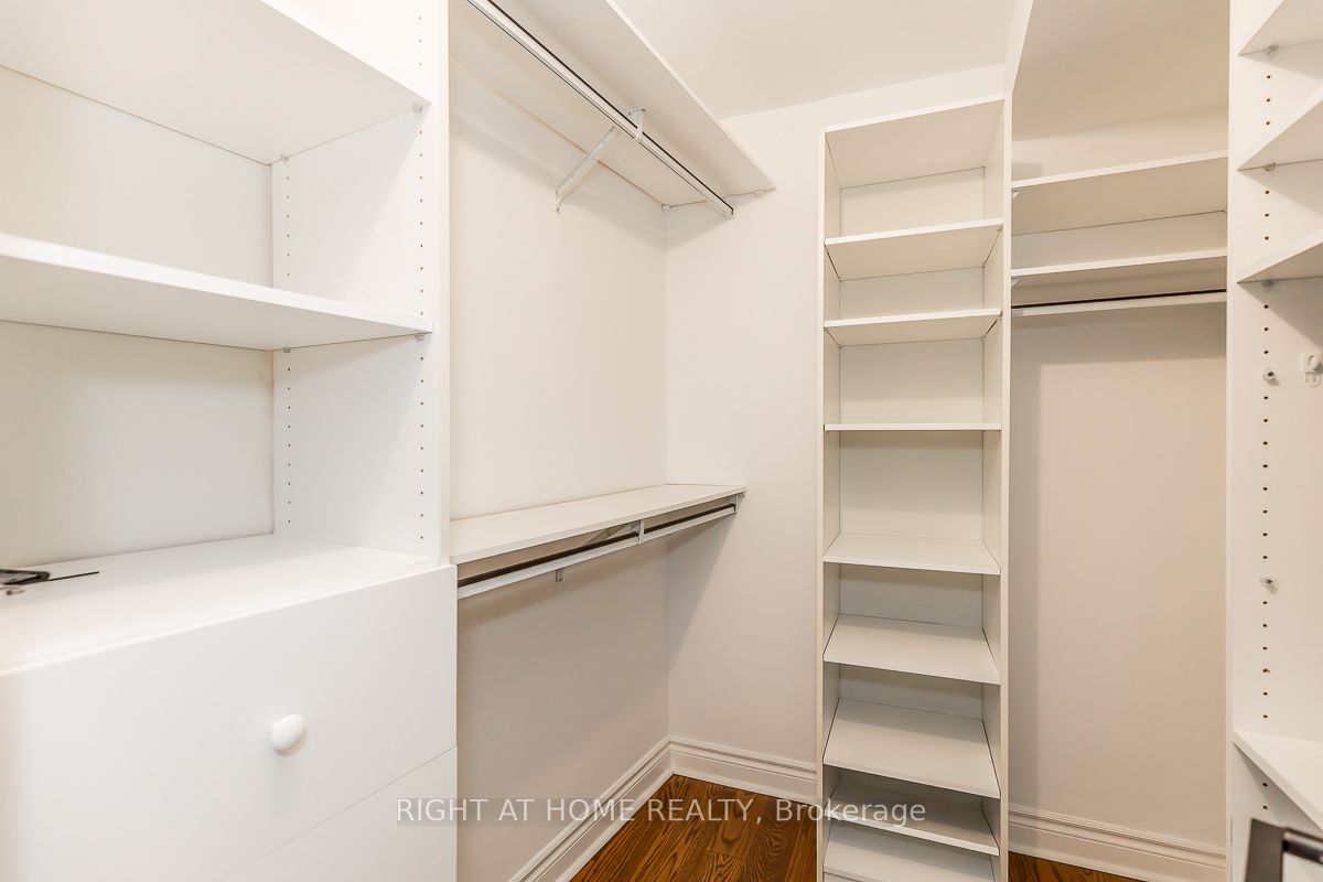 2 Alexandra Boulevard, #303