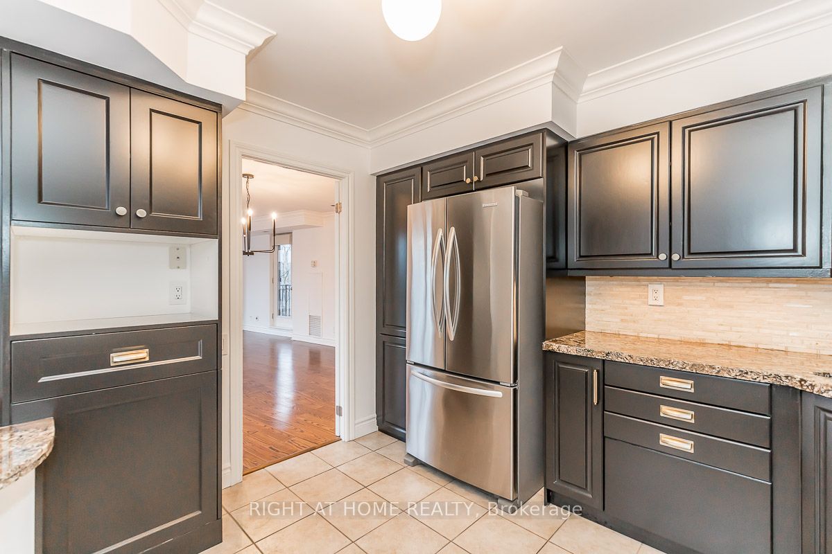 2 Alexandra Boulevard, #303