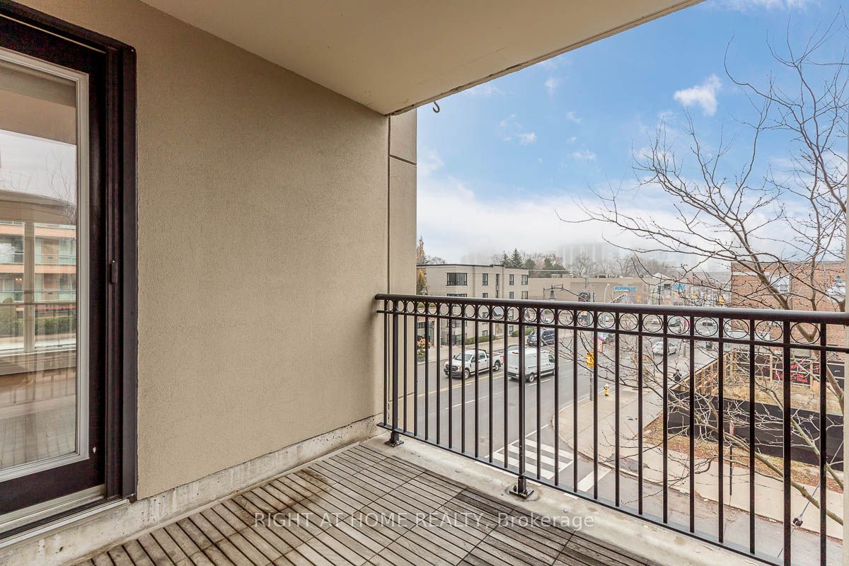 2 Alexandra Boulevard, #303
