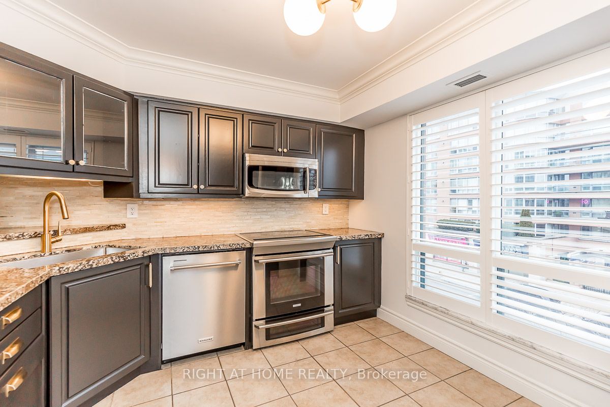 2 Alexandra Boulevard, #303