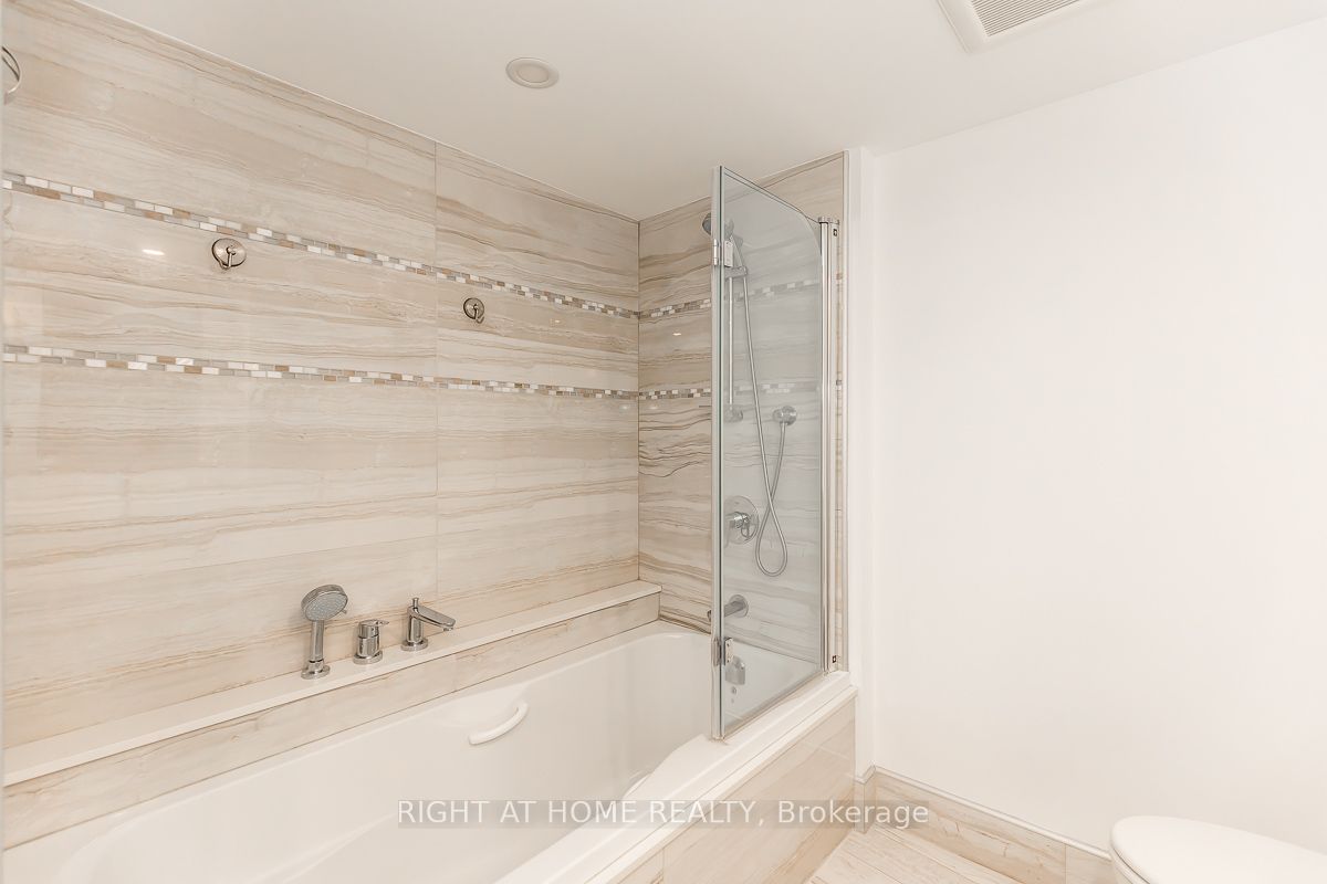 2 Alexandra Boulevard, #303