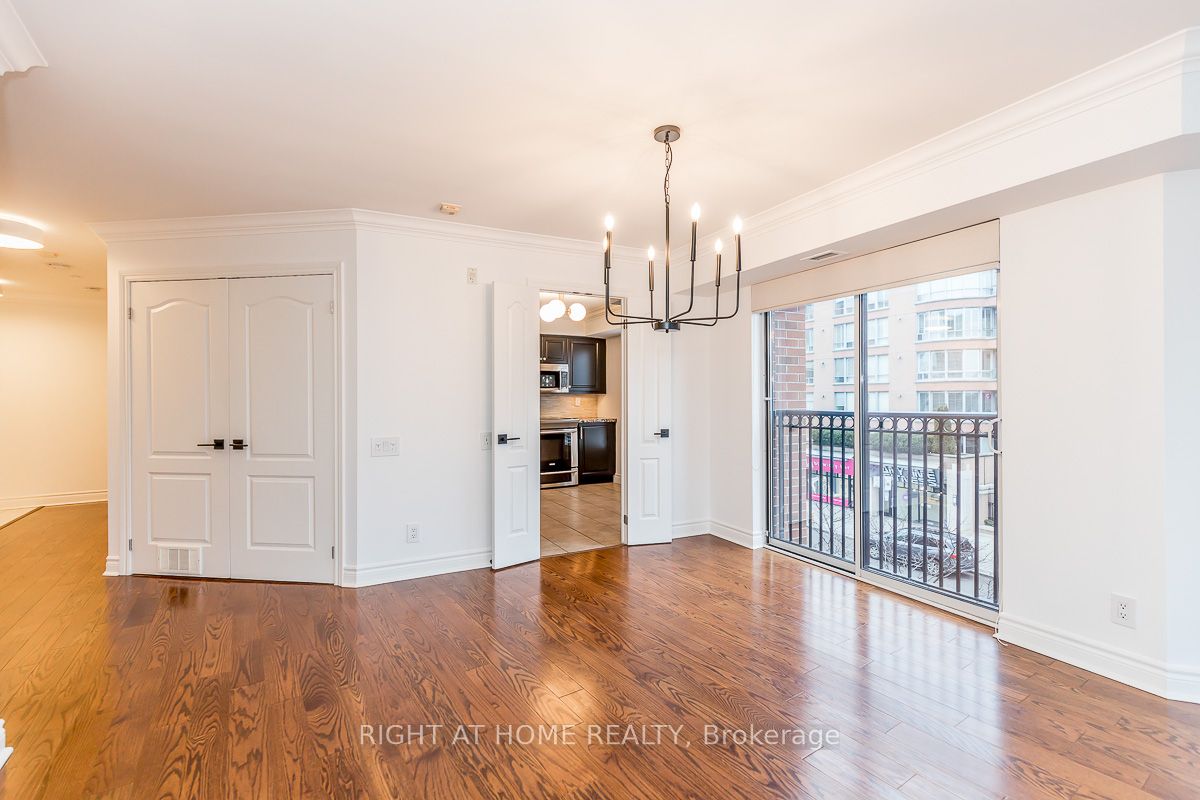 2 Alexandra Boulevard, #303