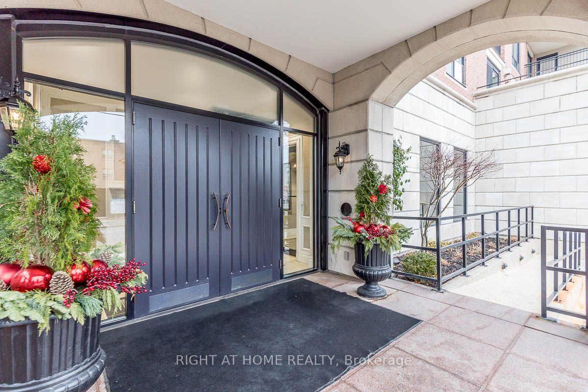 2 Alexandra Boulevard, #303