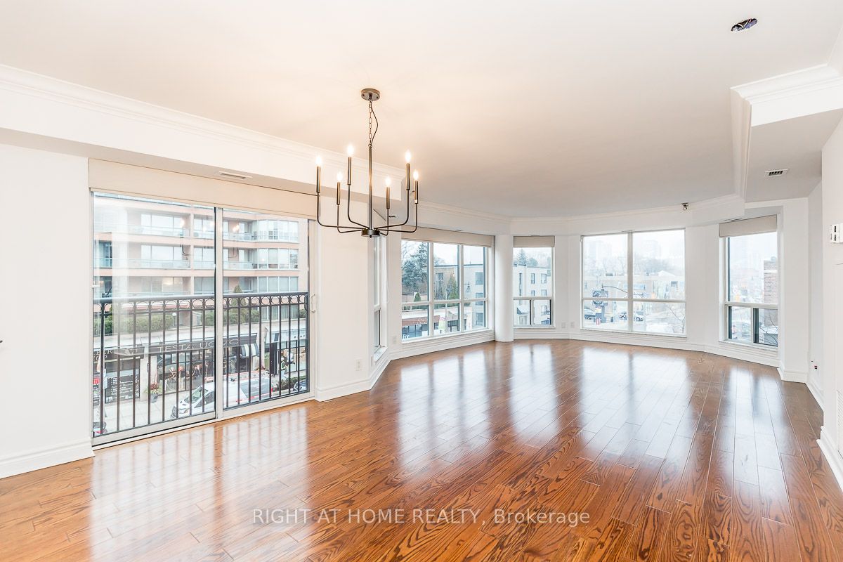 2 Alexandra Boulevard, #303