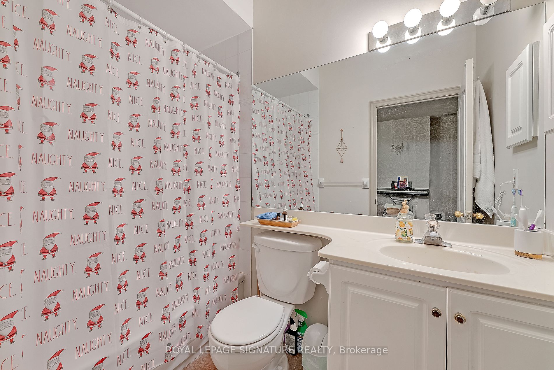 393 King Street W, #605