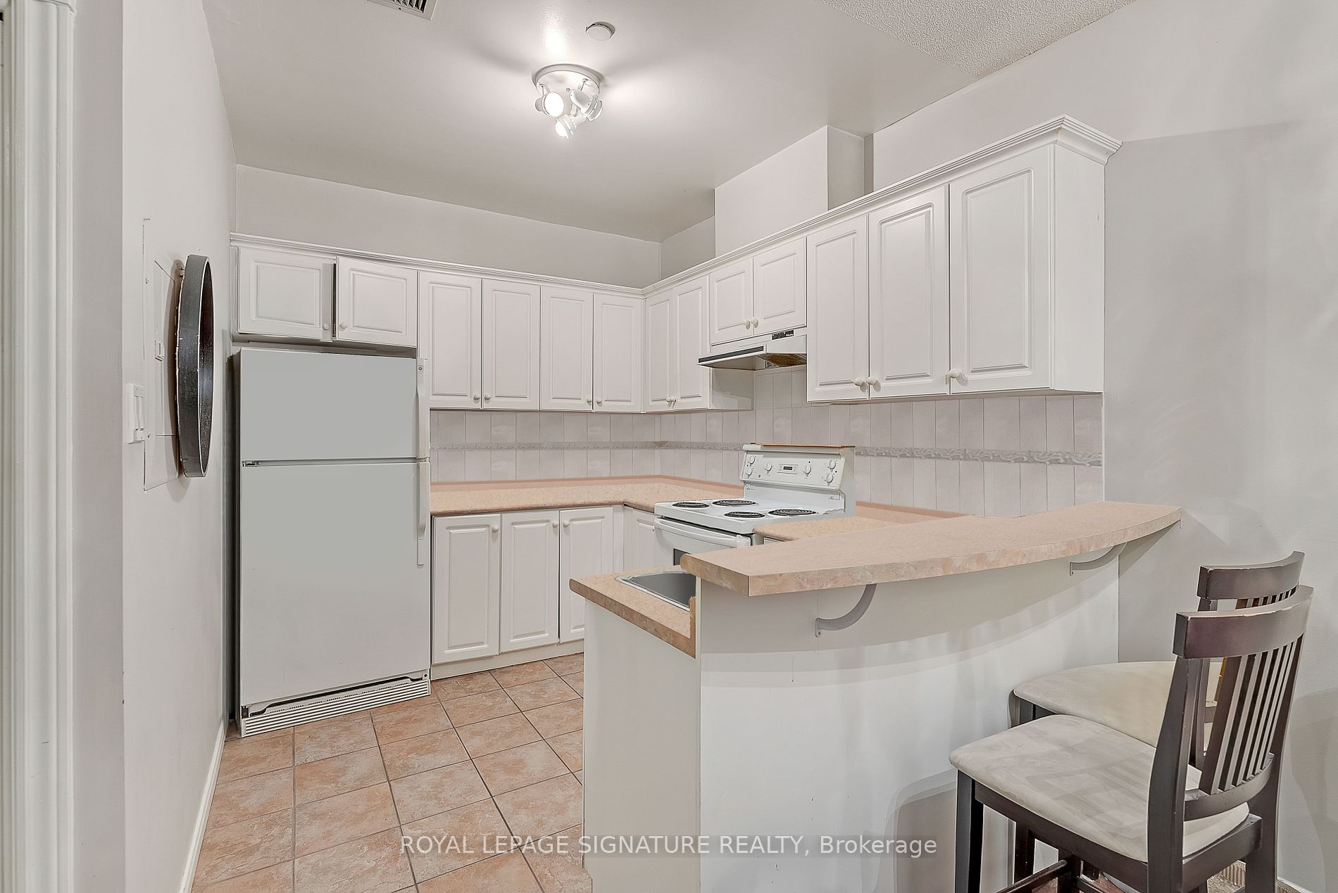 393 King Street W, #605