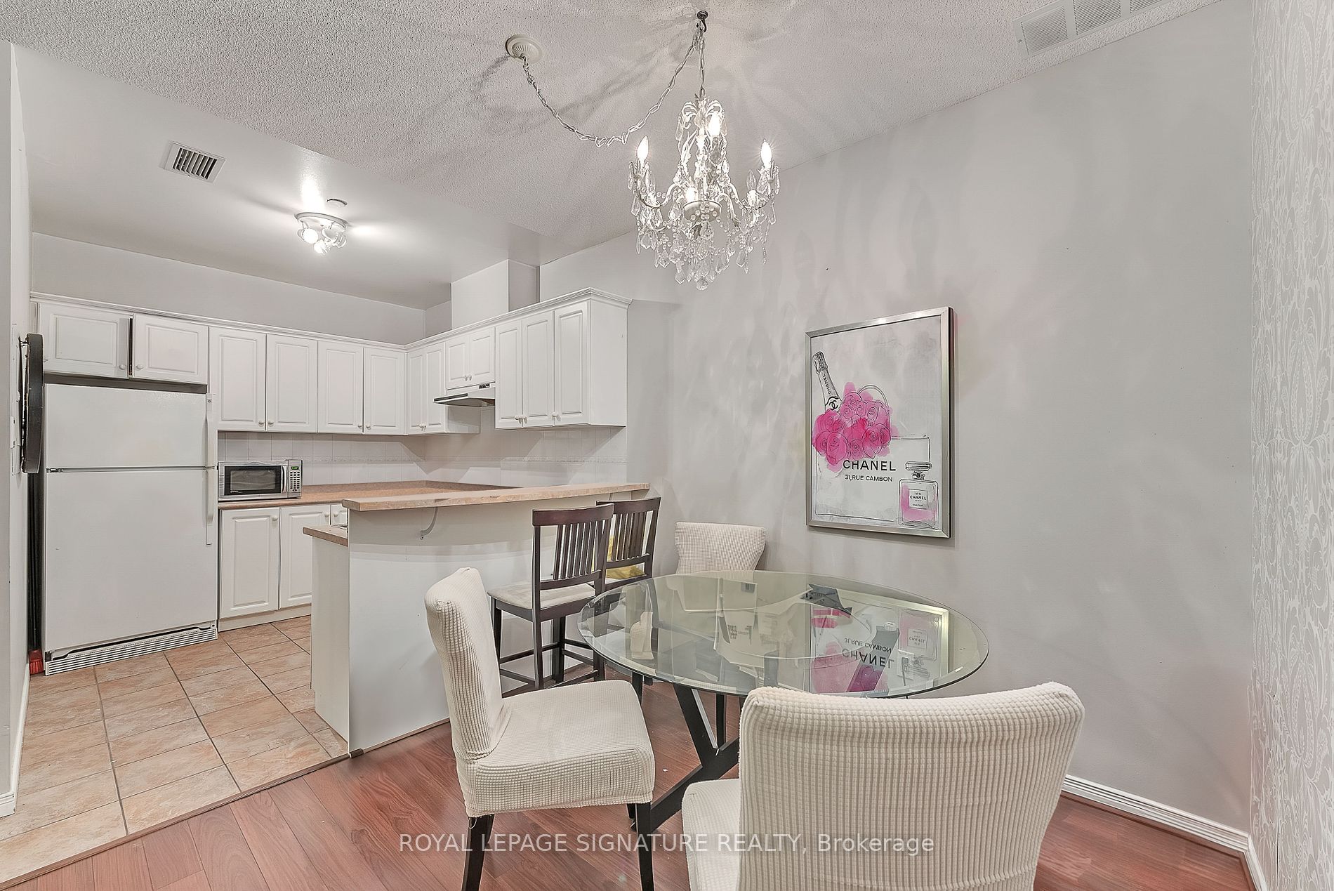 393 King Street W, #605
