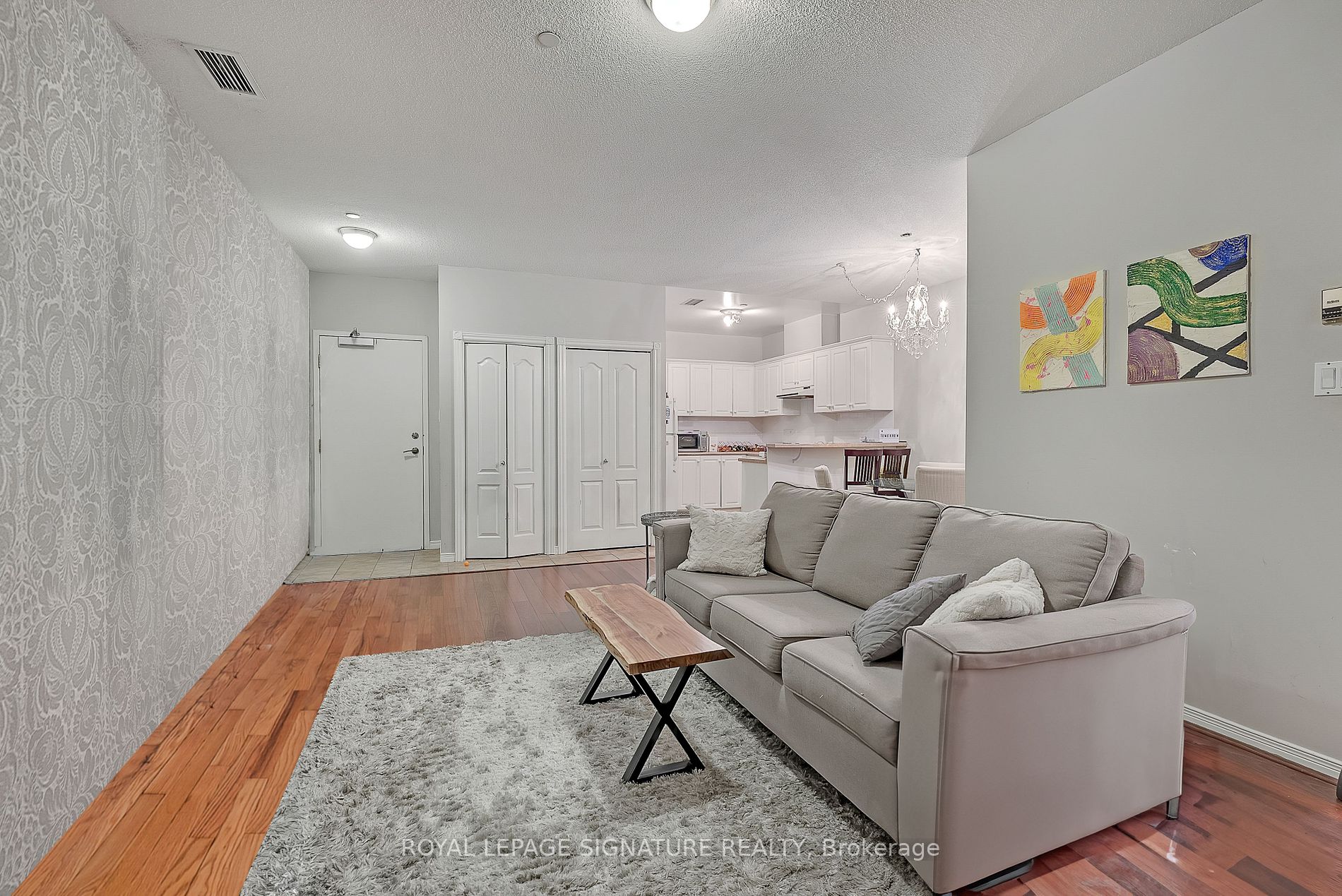 393 King Street W, #605