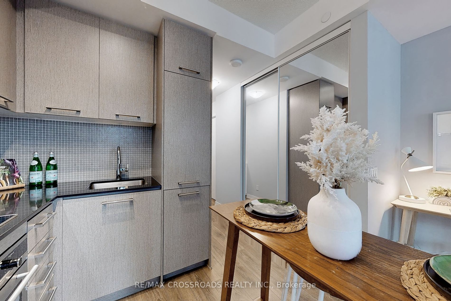 87 Peter Street, #2012